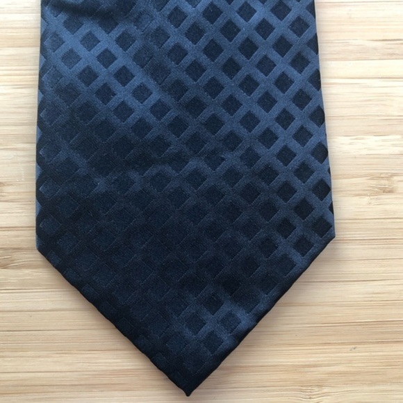 Kenneth Cole Silk Neck Tie - Picture 6 of 6